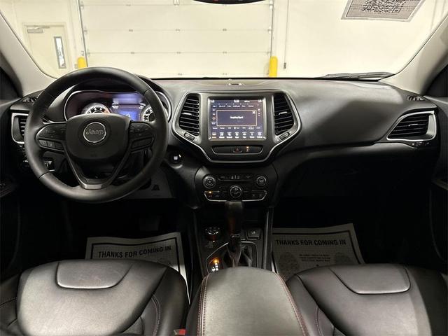 Photo of 2022 Diamond Black Jeep Cherokee