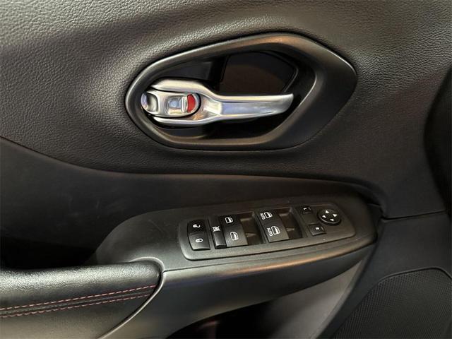 Photo of 2022 Diamond Black Jeep Cherokee