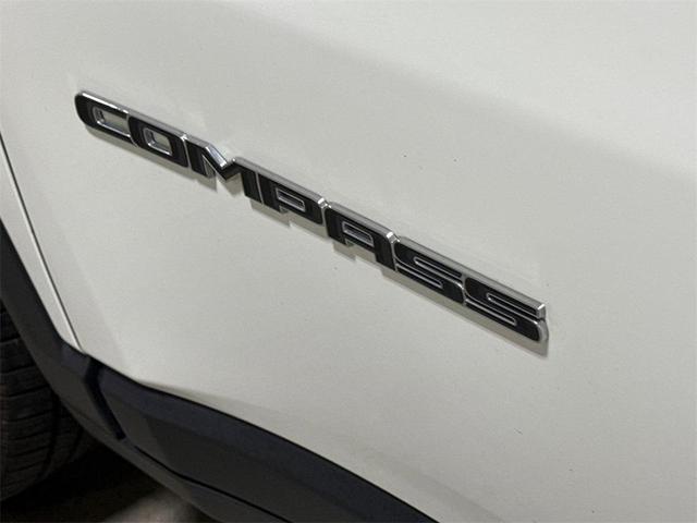 Photo of 2019 White Clearcoat Jeep Compass