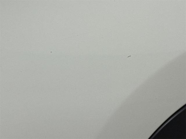 Photo of 2019 White Clearcoat Jeep Compass