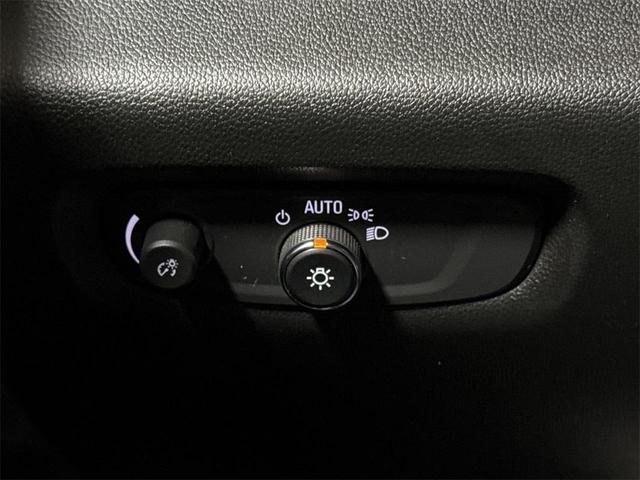 Photo of 2023 Summit White Chevrolet Traverse