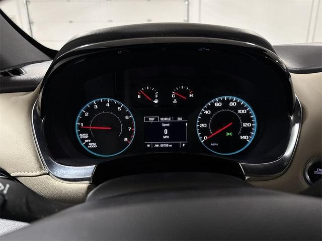 Photo of 2023 Summit White Chevrolet Traverse