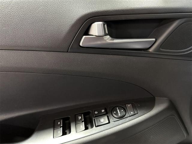 Photo of 2016 Caribbean Blue Hyundai TUCSON