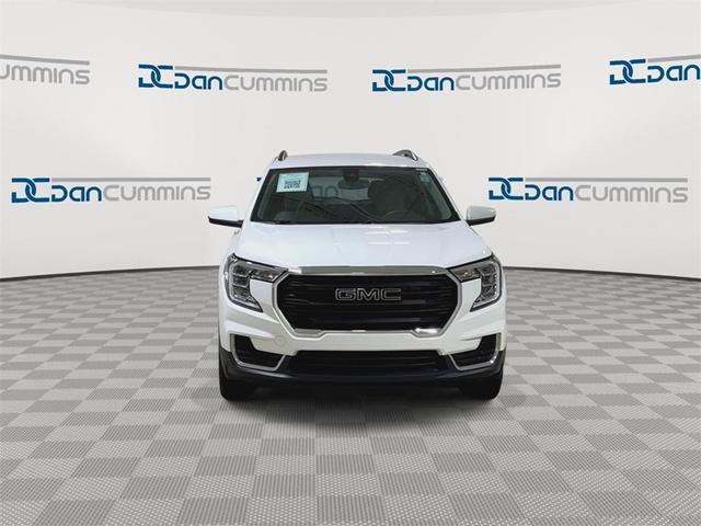 Photo of 2022 Summit White GMC Terrain