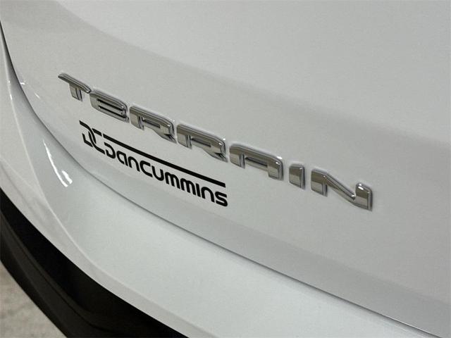 Photo of 2022 Summit White GMC Terrain