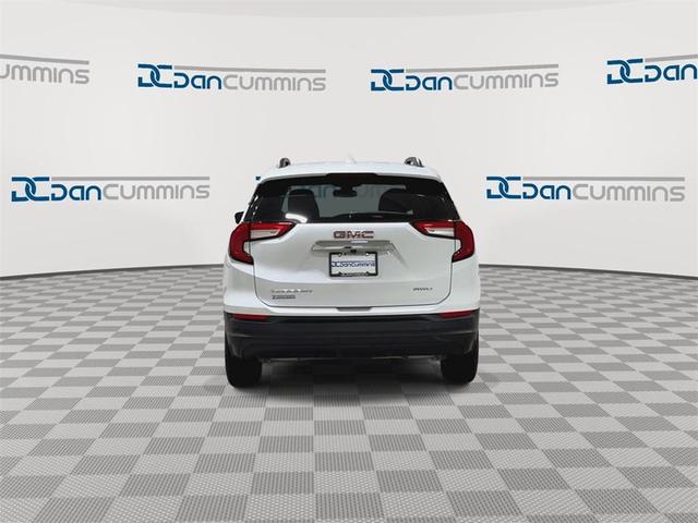 Photo of 2022 Summit White GMC Terrain