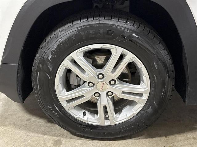 Photo of 2022 Summit White GMC Terrain