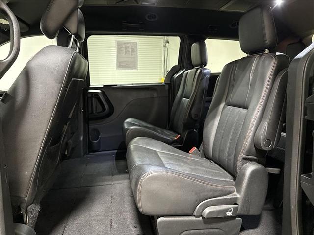Photo of 2019 Brilliant Black Crystal Pearlcoat Dodge Grand Caravan