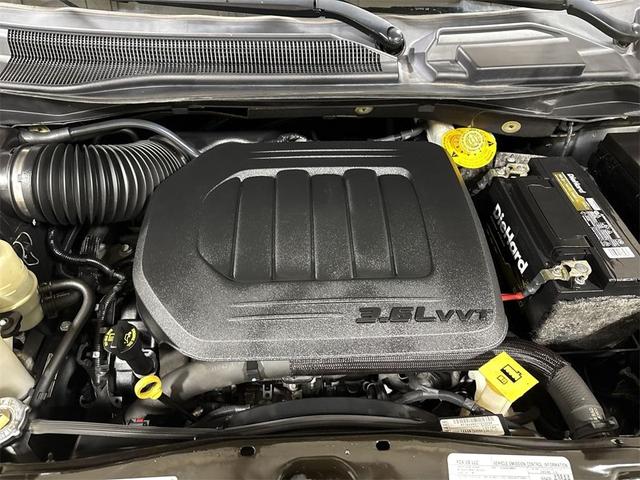 Photo of 2019 Brilliant Black Crystal Pearlcoat Dodge Grand Caravan