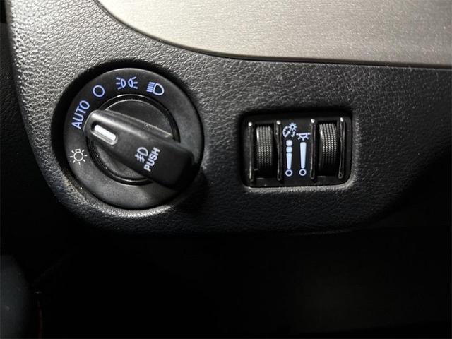 Photo of 2019 Brilliant Black Crystal Pearlcoat Dodge Grand Caravan