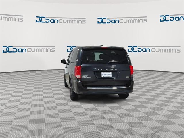 Photo of 2019 Brilliant Black Crystal Pearlcoat Dodge Grand Caravan