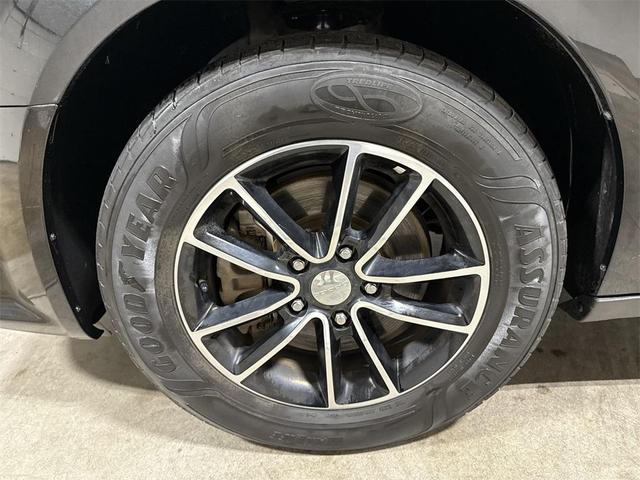 Photo of 2019 Brilliant Black Crystal Pearlcoat Dodge Grand Caravan