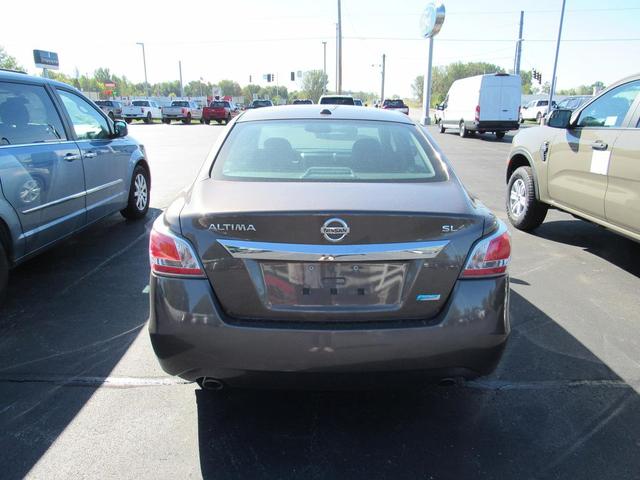 Photo of 2014 Java Metallic Nissan Altima