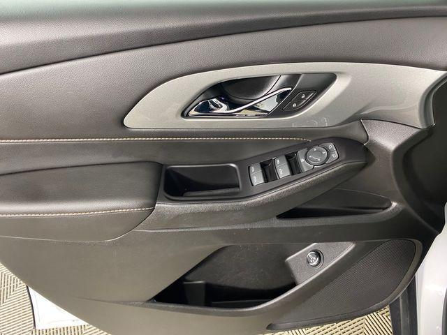 Photo of 2020 Summit White Chevrolet Traverse