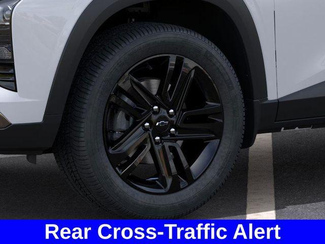 Photo of 2025 Summit White Chevrolet Trax