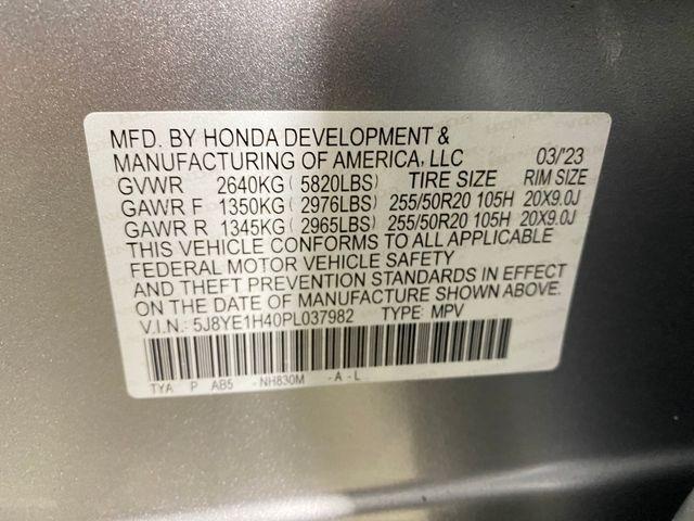 Photo of 2023 Lunar Silver Metallic Acura MDX