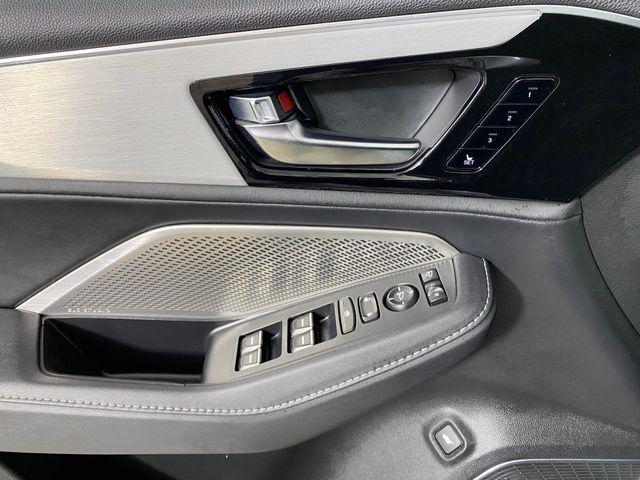 Photo of 2023 Lunar Silver Metallic Acura MDX
