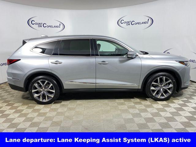 Photo of 2023 Lunar Silver Metallic Acura MDX