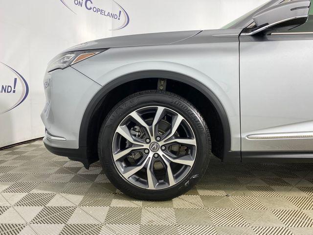 Photo of 2023 Lunar Silver Metallic Acura MDX