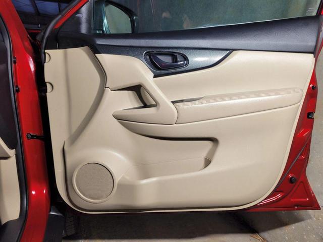 Photo of 2016 Cayenne Red Nissan Rogue