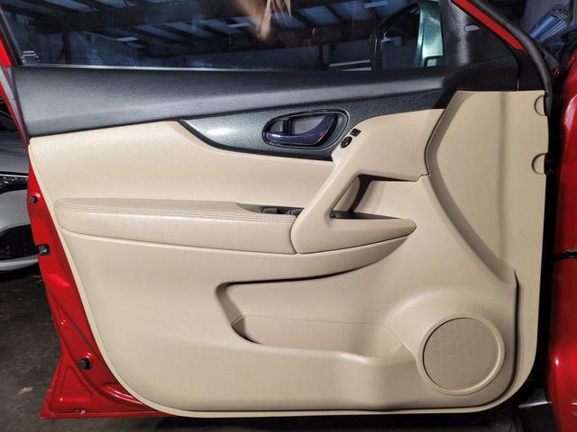Photo of 2016 Cayenne Red Nissan Rogue