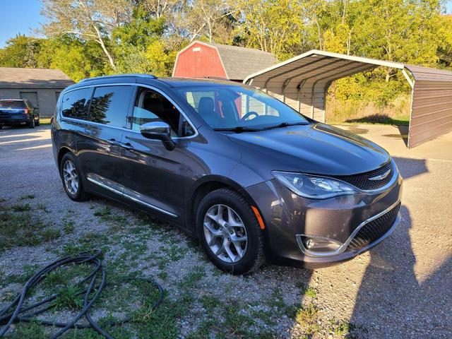 Photo of 2019 GRAY Chrysler Pacifica