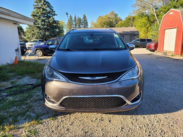 Photo of 2019 GRAY Chrysler Pacifica