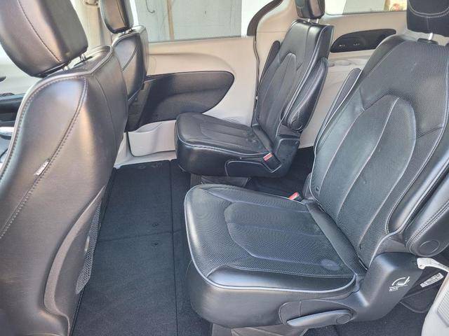 Photo of 2019 GRAY Chrysler Pacifica