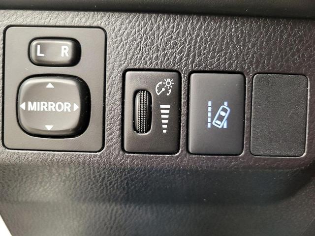 Photo of 2018 White Toyota RAV4