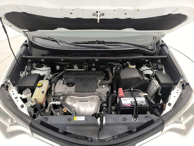 Photo of 2018 White Toyota RAV4