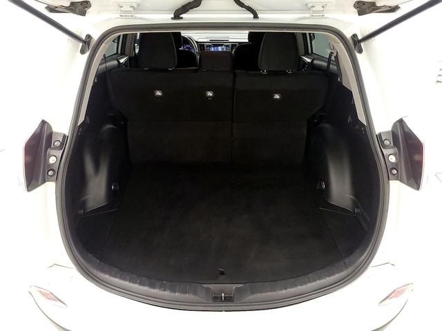 Photo of 2018 White Toyota RAV4