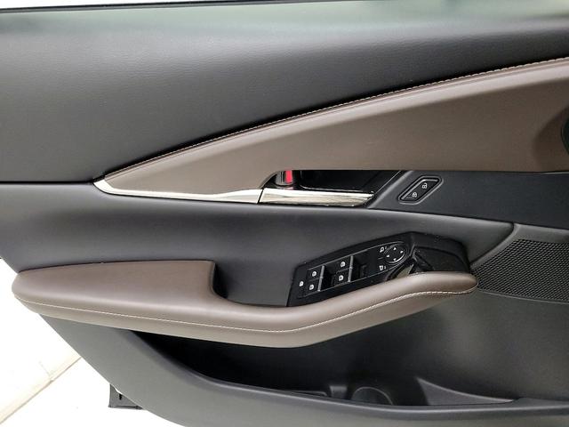 Photo of 2023 White Mazda CX-30