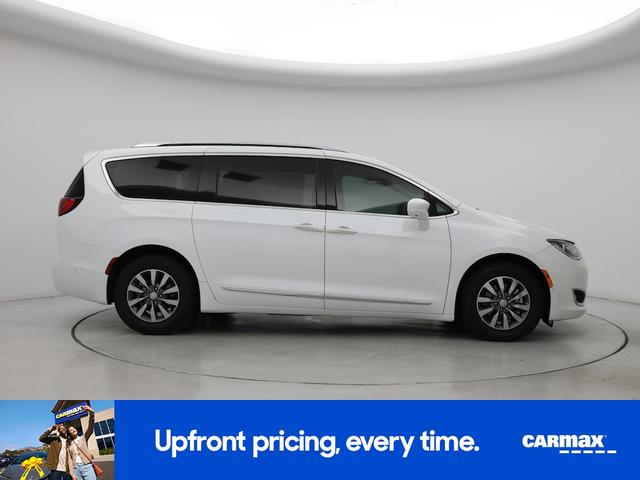 Photo of 2020 White Chrysler Pacifica
