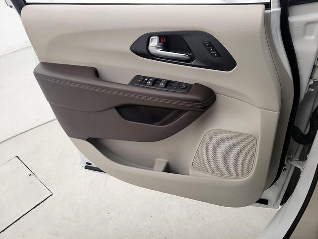 Photo of 2020 White Chrysler Pacifica