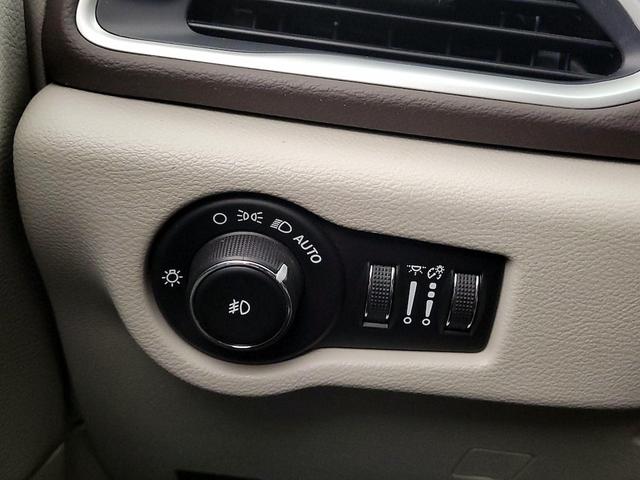 Photo of 2020 White Chrysler Pacifica