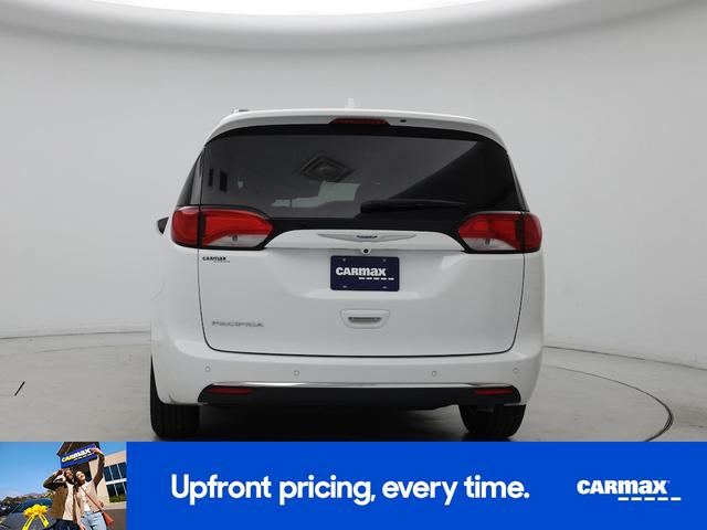 Photo of 2020 White Chrysler Pacifica