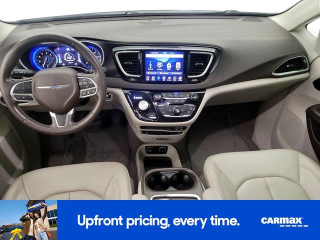 Photo of 2020 White Chrysler Pacifica