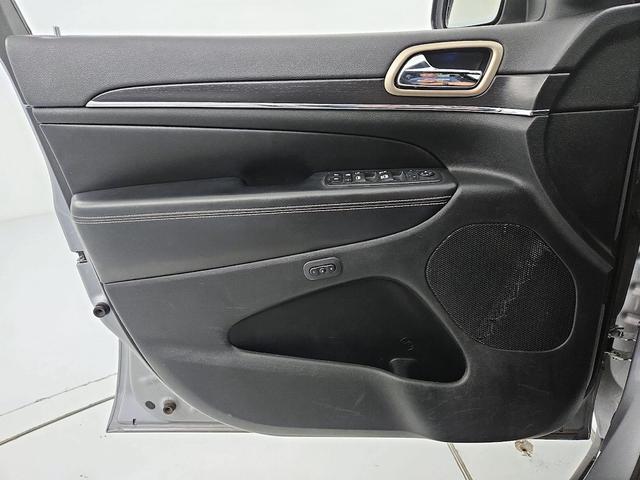 Photo of 2014 Gray Jeep Grand Cherokee