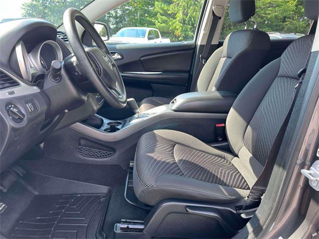 Photo of 2015 Granite Crystal Metallic Clearcoat Dodge Journey