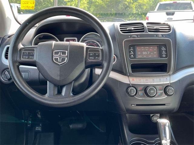 Photo of 2015 Granite Crystal Metallic Clearcoat Dodge Journey