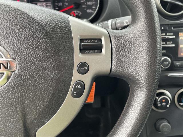 Photo of 2013 Pearl White Metallic Nissan Rogue