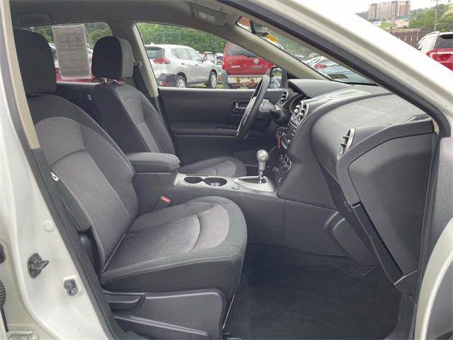 Photo of 2013 Pearl White Metallic Nissan Rogue