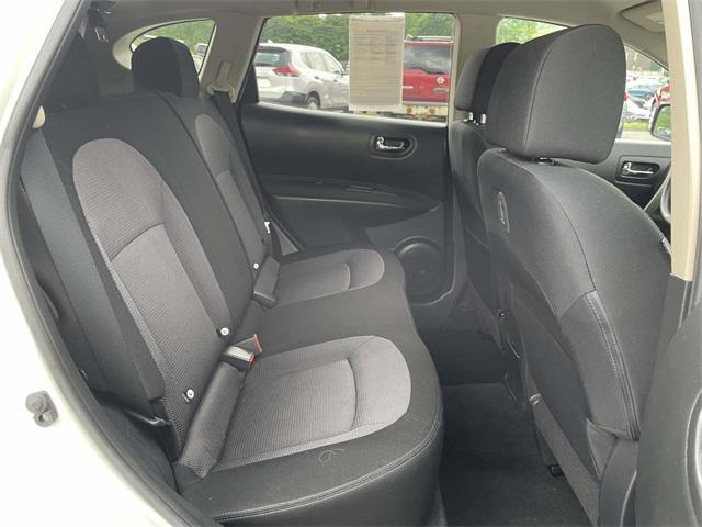 Photo of 2013 Pearl White Metallic Nissan Rogue