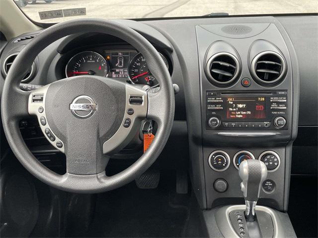 Photo of 2013 Pearl White Metallic Nissan Rogue
