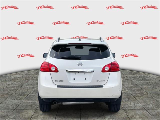 Photo of 2013 Pearl White Metallic Nissan Rogue