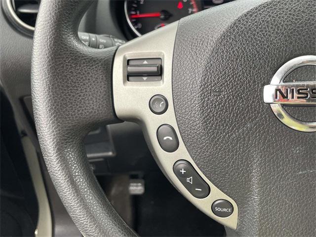 Photo of 2013 Pearl White Metallic Nissan Rogue
