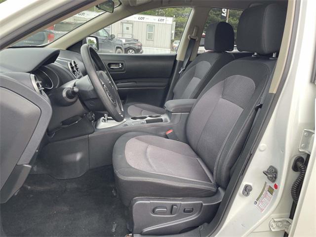Photo of 2013 Pearl White Metallic Nissan Rogue