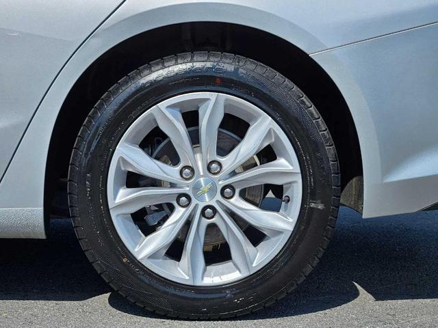 Photo of 2021 Silver Ice Metallic Chevrolet Malibu