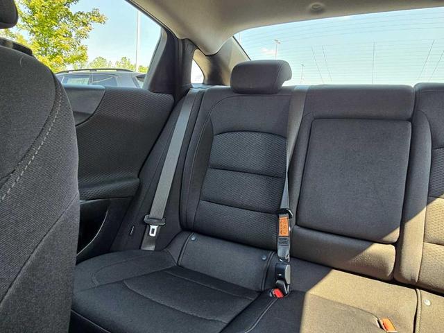 Photo of 2021 Silver Ice Metallic Chevrolet Malibu