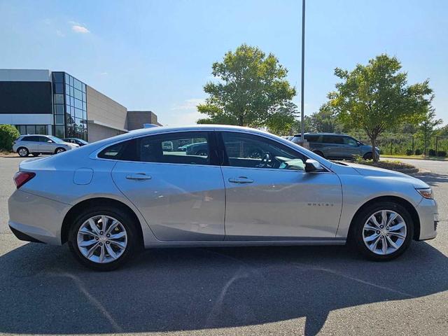 Photo of 2021 Silver Ice Metallic Chevrolet Malibu